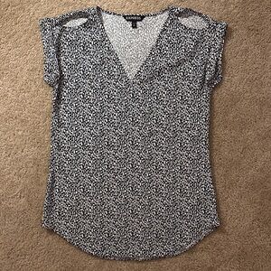 Express Black & White Short Sleeve V-Neck Tee